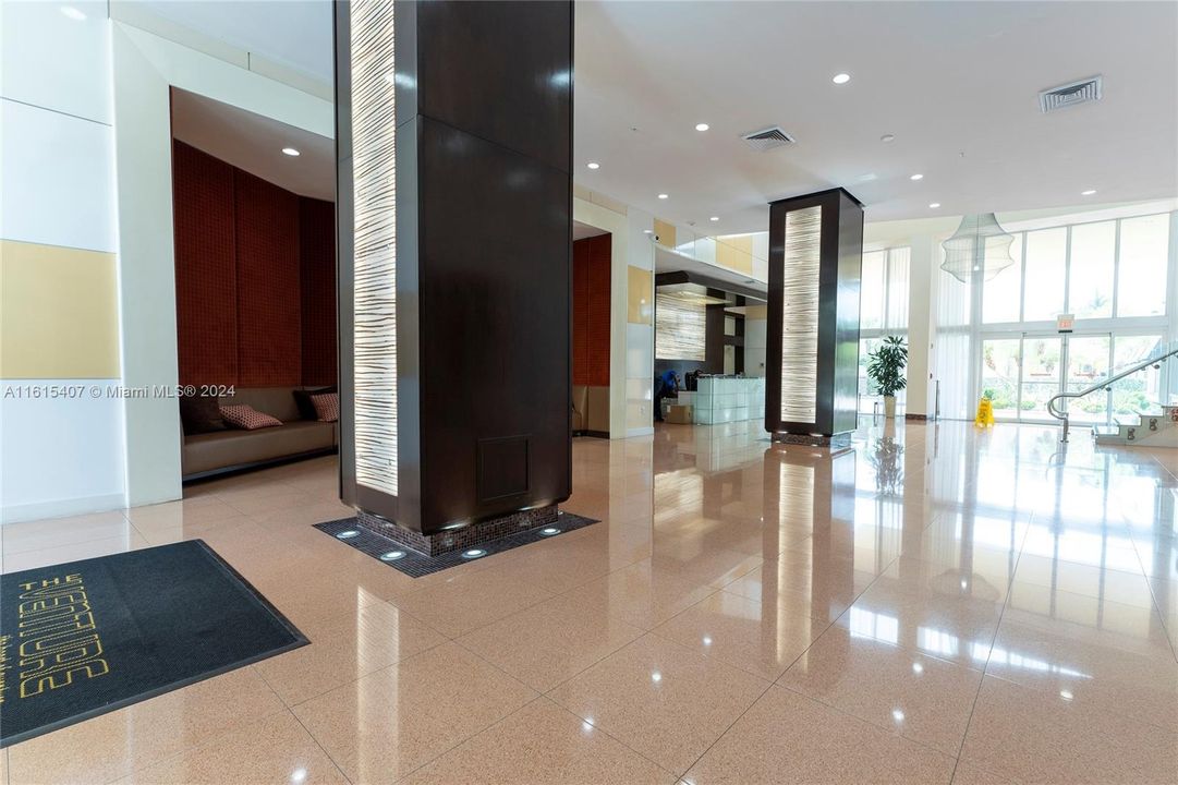 Recently Sold: $450,000 (2 beds, 2 baths, 1086 Square Feet)