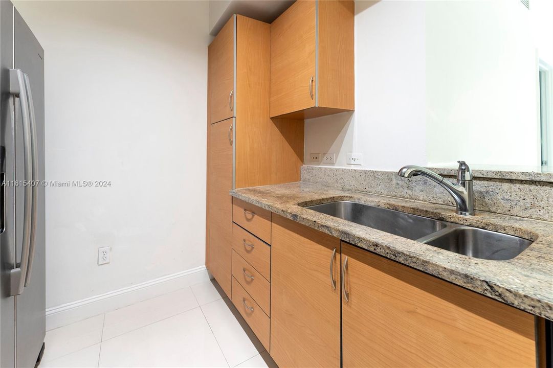 For Sale: $450,000 (2 beds, 2 baths, 1086 Square Feet)
