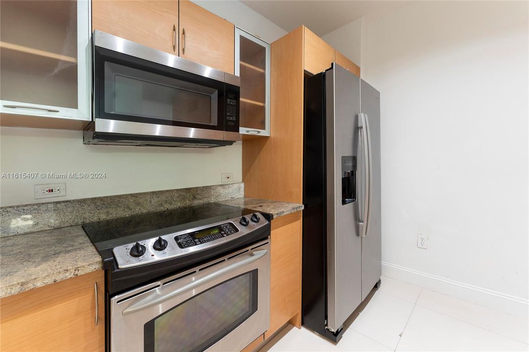 For Sale: $450,000 (2 beds, 2 baths, 1086 Square Feet)