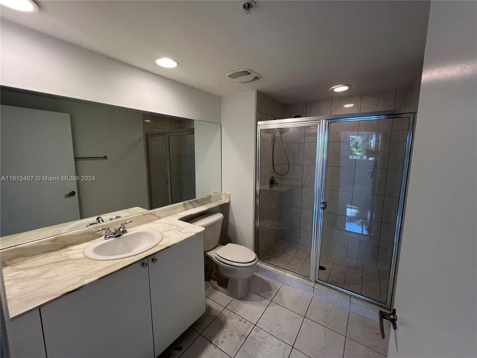 For Sale: $450,000 (2 beds, 2 baths, 1086 Square Feet)