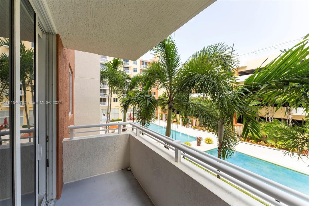 Recently Sold: $450,000 (2 beds, 2 baths, 1086 Square Feet)