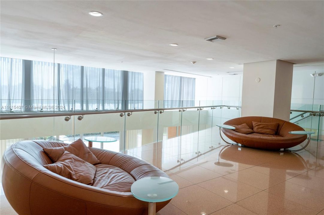 Recently Sold: $450,000 (2 beds, 2 baths, 1086 Square Feet)