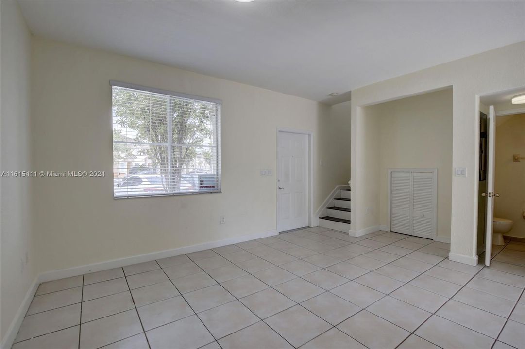 For Rent: $2,700 (2 beds, 2 baths, 1151 Square Feet)