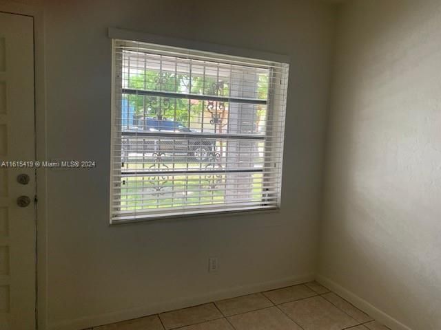 For Rent: $3,500 (3 beds, 2 baths, 1102 Square Feet)