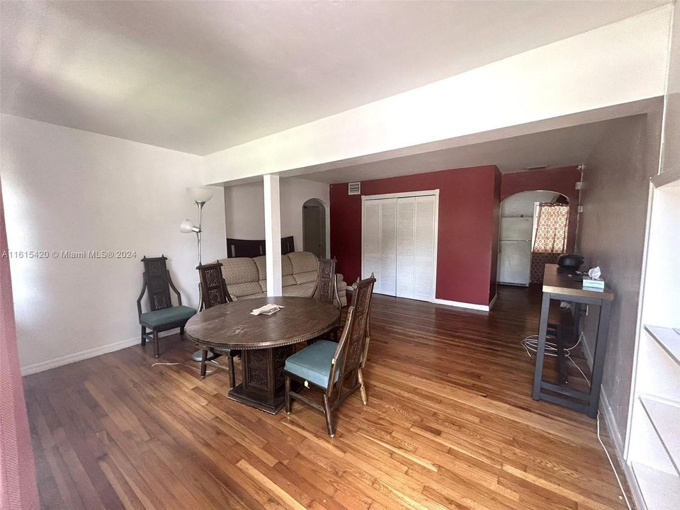 For Sale: $520,000 (3 beds, 1 baths, 1202 Square Feet)