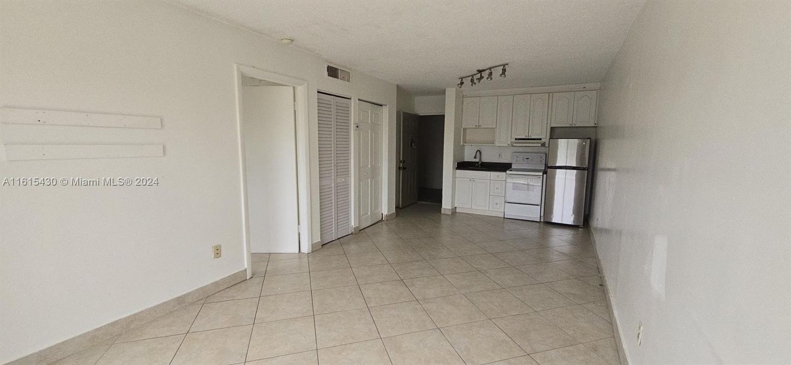 For Rent: $1,800 (1 beds, 1 baths, 600 Square Feet)