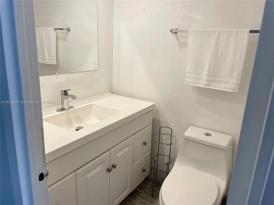 For Rent: $2,800 (1 beds, 1 baths, 943 Square Feet)