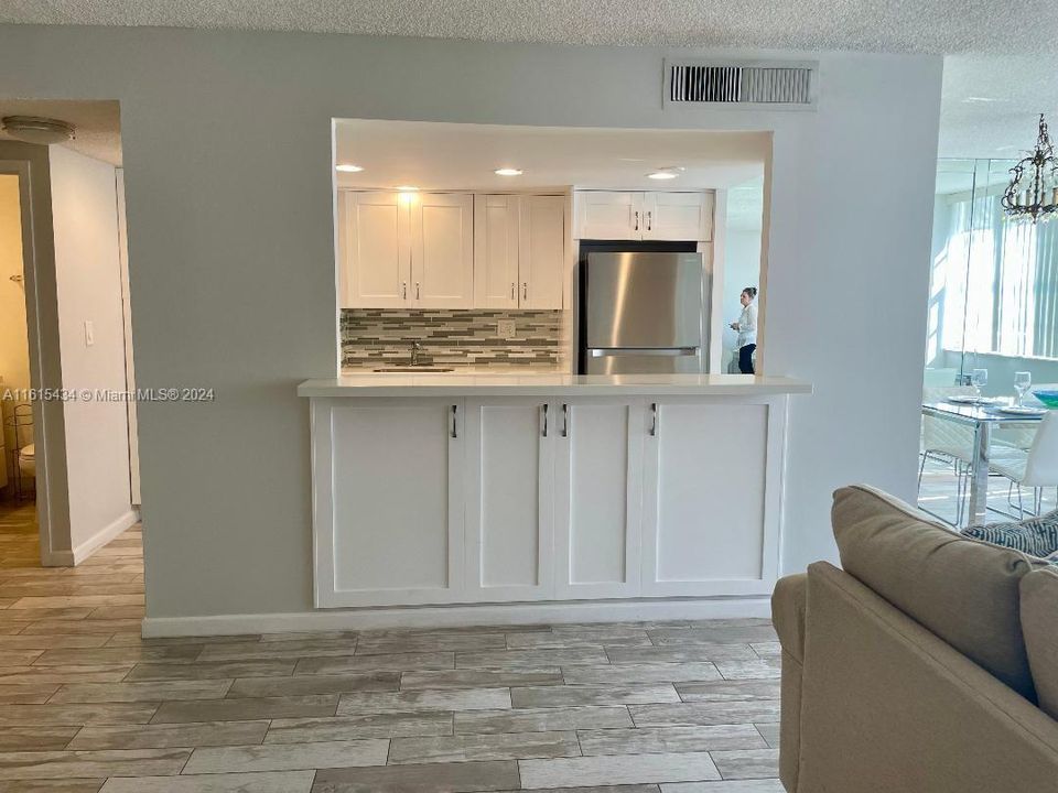 For Rent: $2,800 (1 beds, 1 baths, 943 Square Feet)
