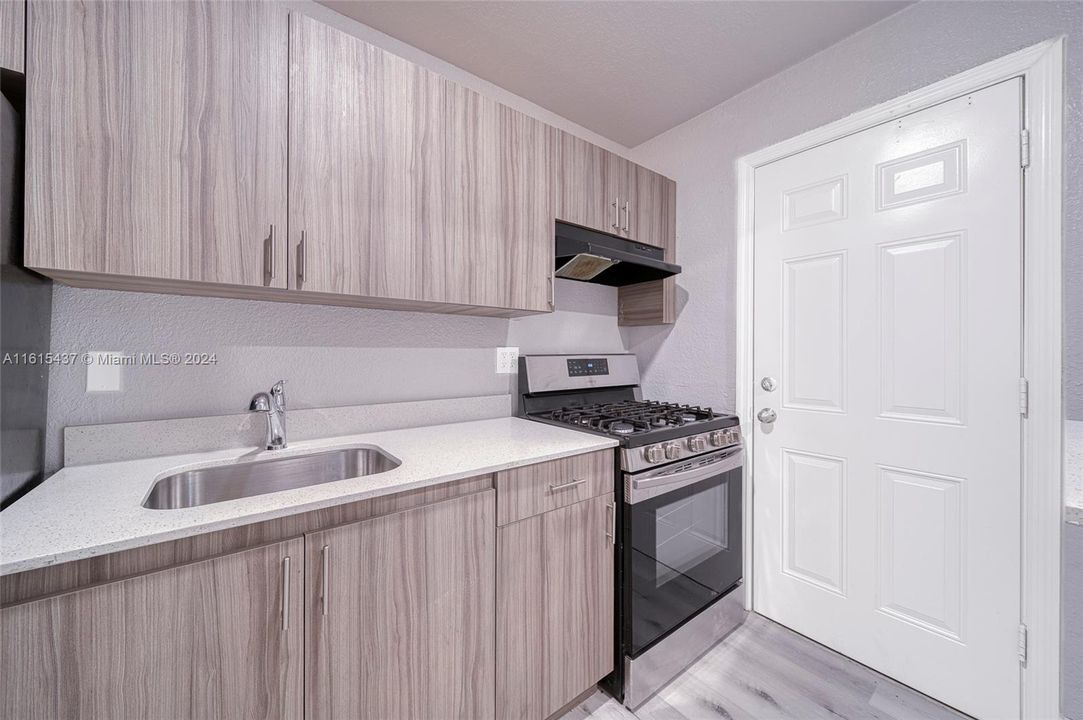 For Rent: $1,885 (1 beds, 1 baths, 38598 Square Feet)