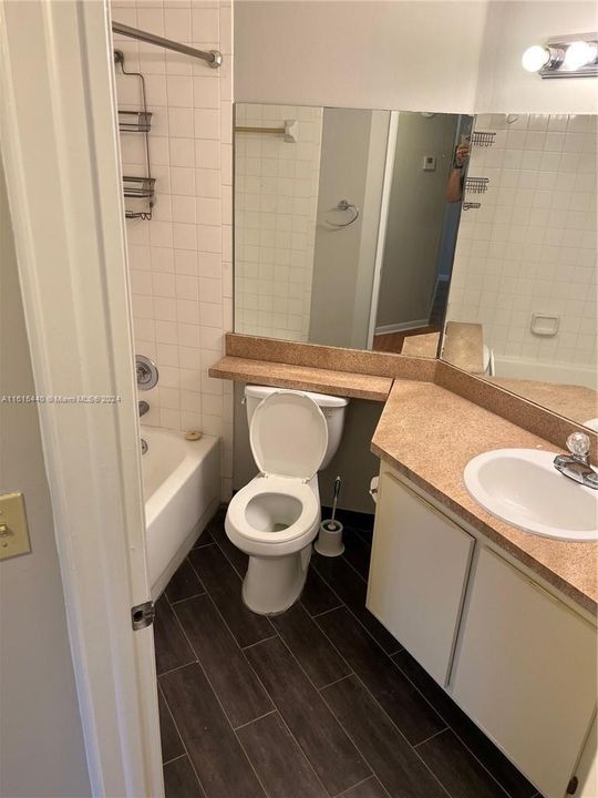 For Rent: $2,200 (2 beds, 2 baths, 970 Square Feet)