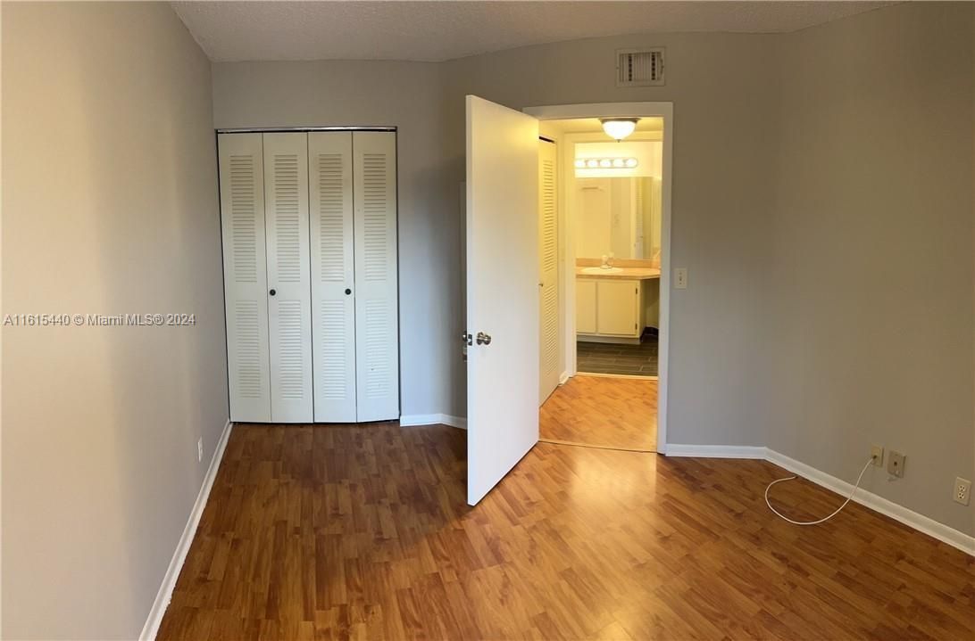 For Rent: $2,200 (2 beds, 2 baths, 970 Square Feet)