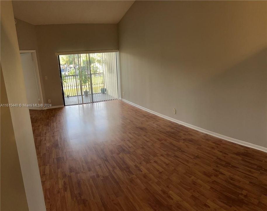 For Rent: $2,200 (2 beds, 2 baths, 970 Square Feet)