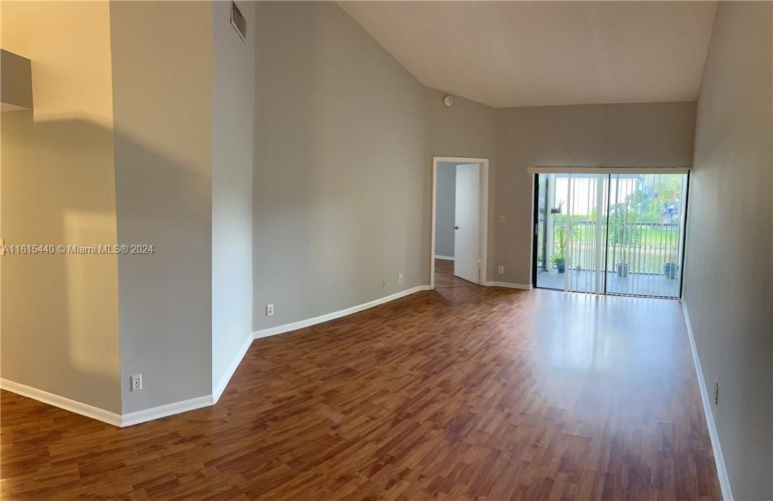 For Rent: $2,200 (2 beds, 2 baths, 970 Square Feet)