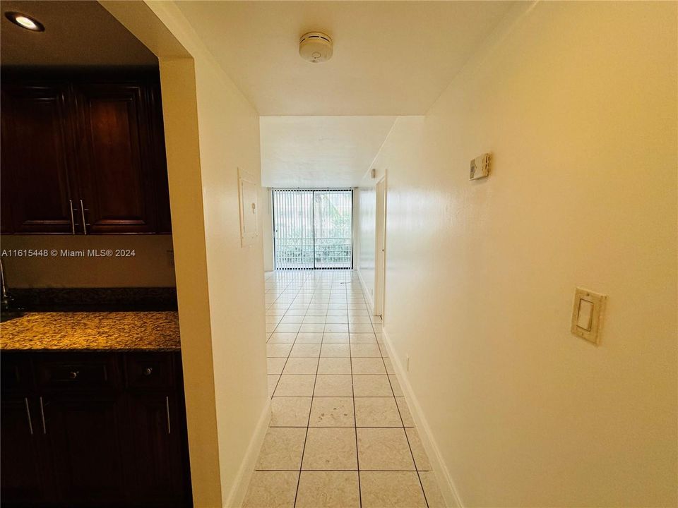 For Rent: $1,900 (1 beds, 1 baths, 778 Square Feet)