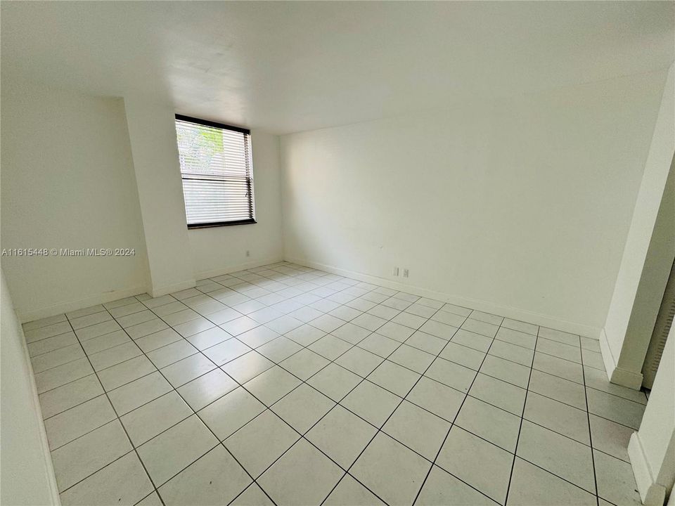 For Rent: $1,900 (1 beds, 1 baths, 778 Square Feet)