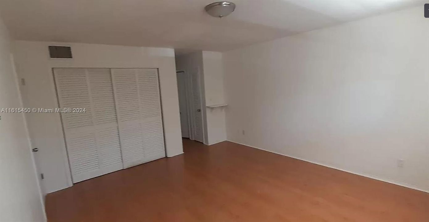 For Sale: $174,900 (1 beds, 1 baths, 954 Square Feet)