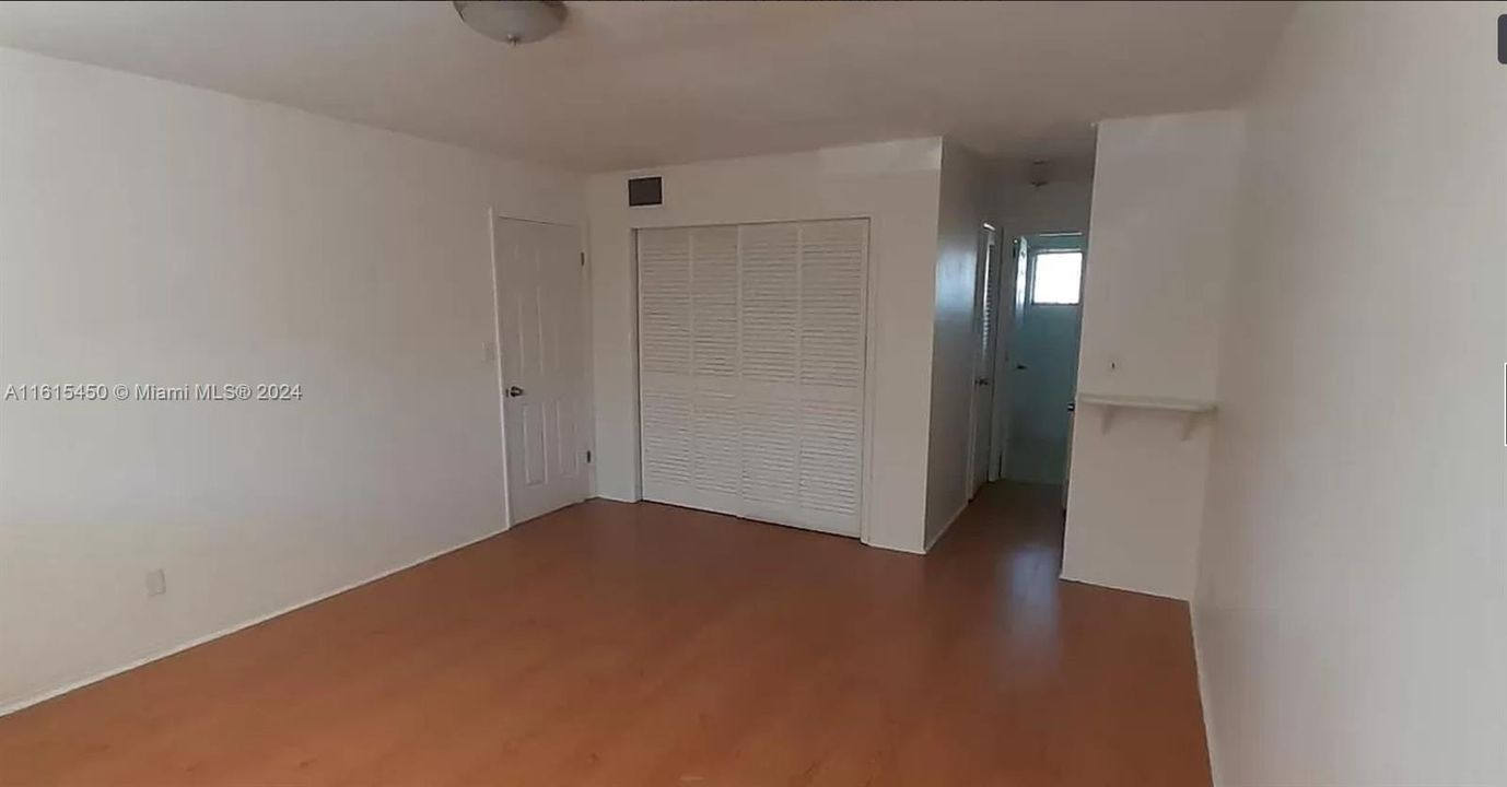 For Sale: $174,900 (1 beds, 1 baths, 954 Square Feet)
