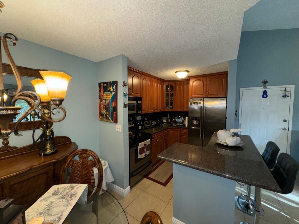 For Sale: $300,000 (2 beds, 2 baths, 896 Square Feet)