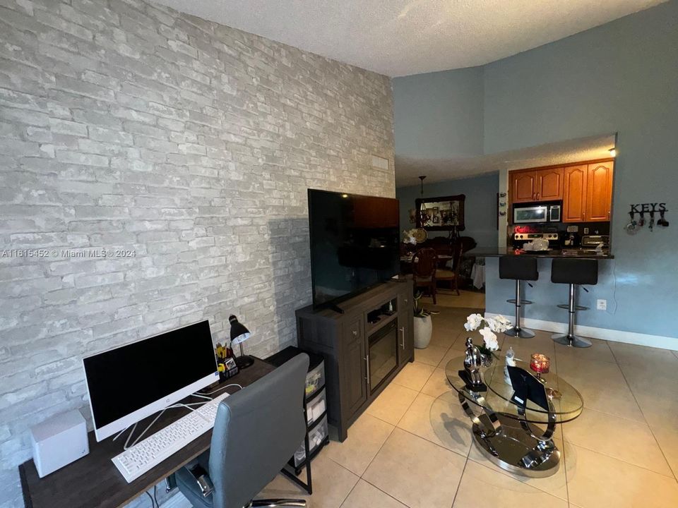 For Sale: $300,000 (2 beds, 2 baths, 896 Square Feet)