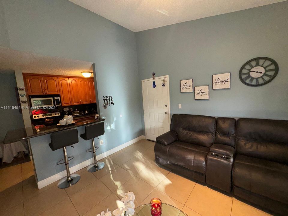 For Sale: $300,000 (2 beds, 2 baths, 896 Square Feet)