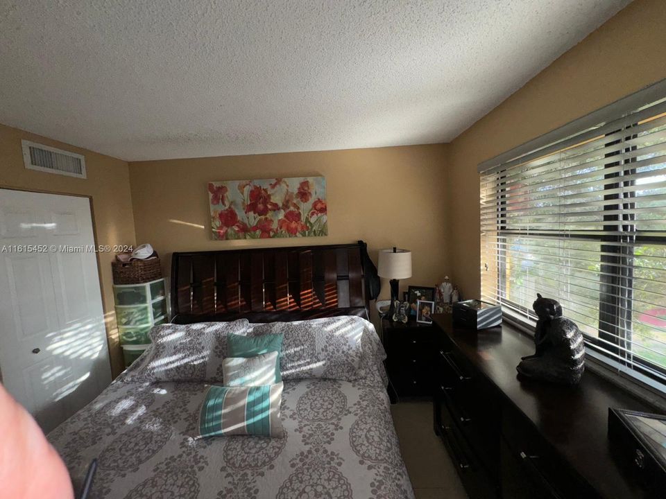 For Sale: $300,000 (2 beds, 2 baths, 896 Square Feet)