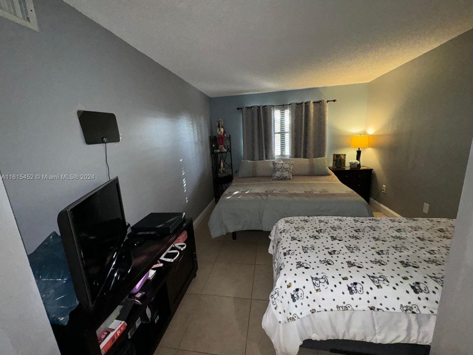 For Sale: $300,000 (2 beds, 2 baths, 896 Square Feet)