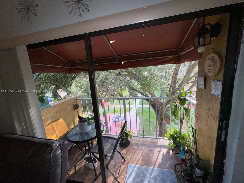 For Sale: $300,000 (2 beds, 2 baths, 896 Square Feet)