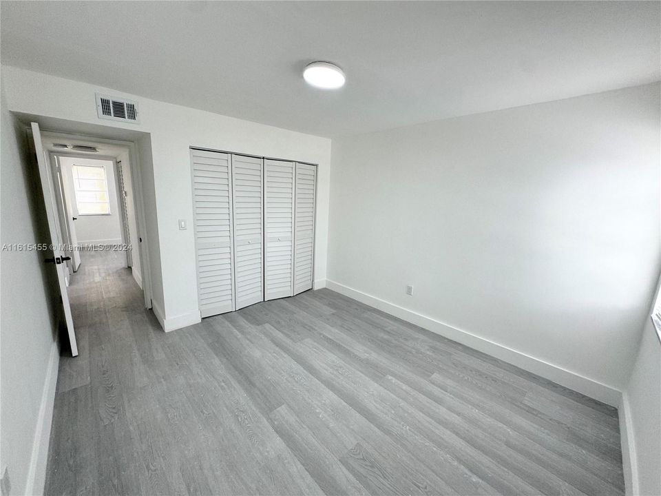 For Rent: $2,350 (2 beds, 1 baths, 707 Square Feet)