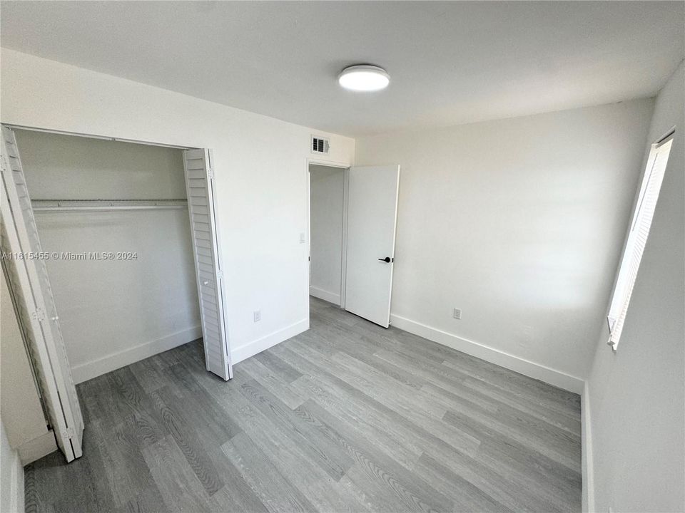 For Rent: $2,350 (2 beds, 1 baths, 707 Square Feet)