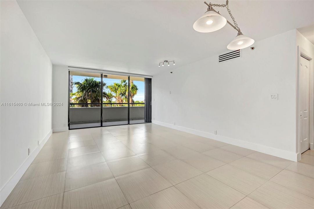 For Sale: $925,000 (2 beds, 2 baths, 1335 Square Feet)