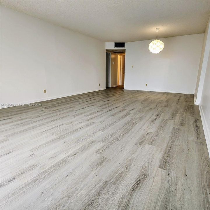 For Rent: $2,050 (1 beds, 1 baths, 918 Square Feet)