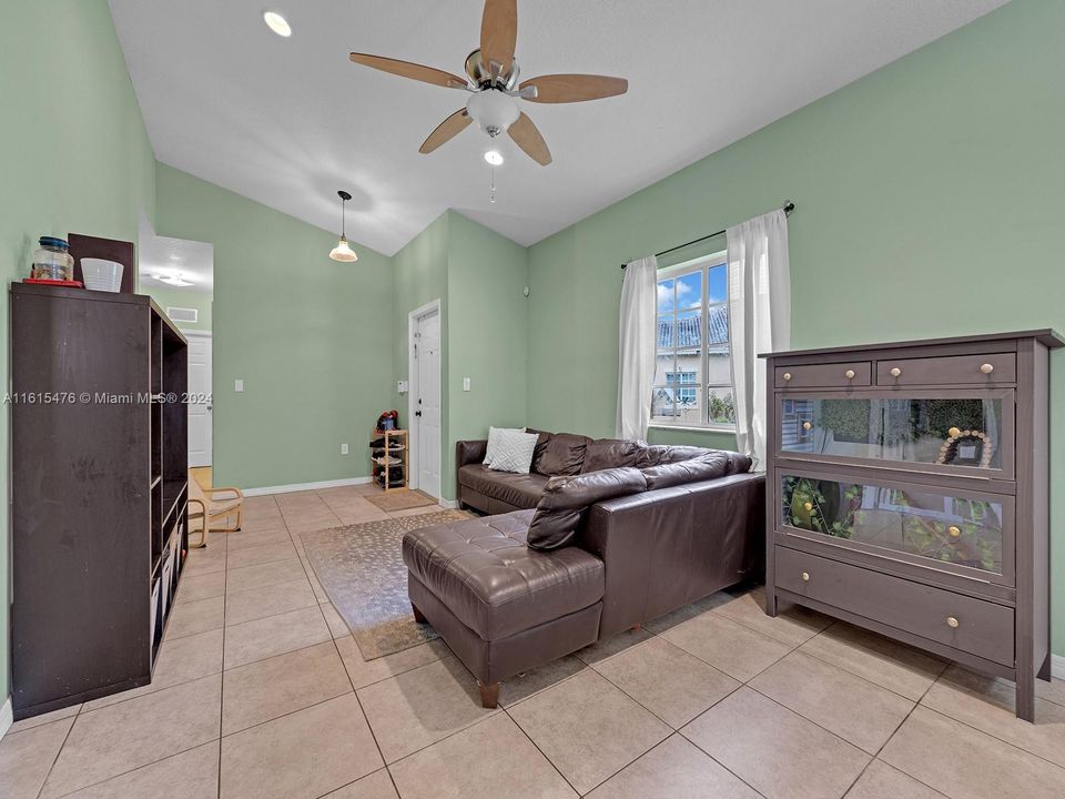 For Sale: $369,900 (3 beds, 2 baths, 1380 Square Feet)