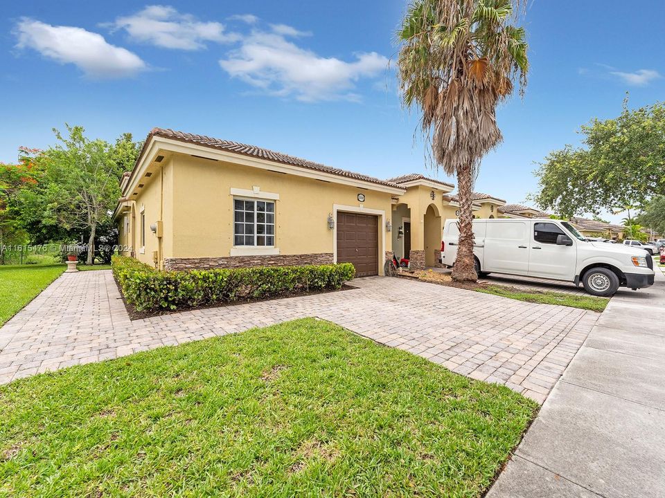 For Sale: $369,900 (3 beds, 2 baths, 1380 Square Feet)