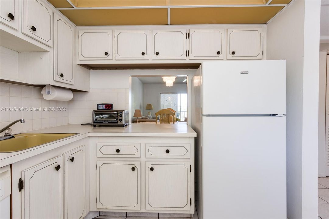 For Sale: $135,000 (2 beds, 2 baths, 930 Square Feet)