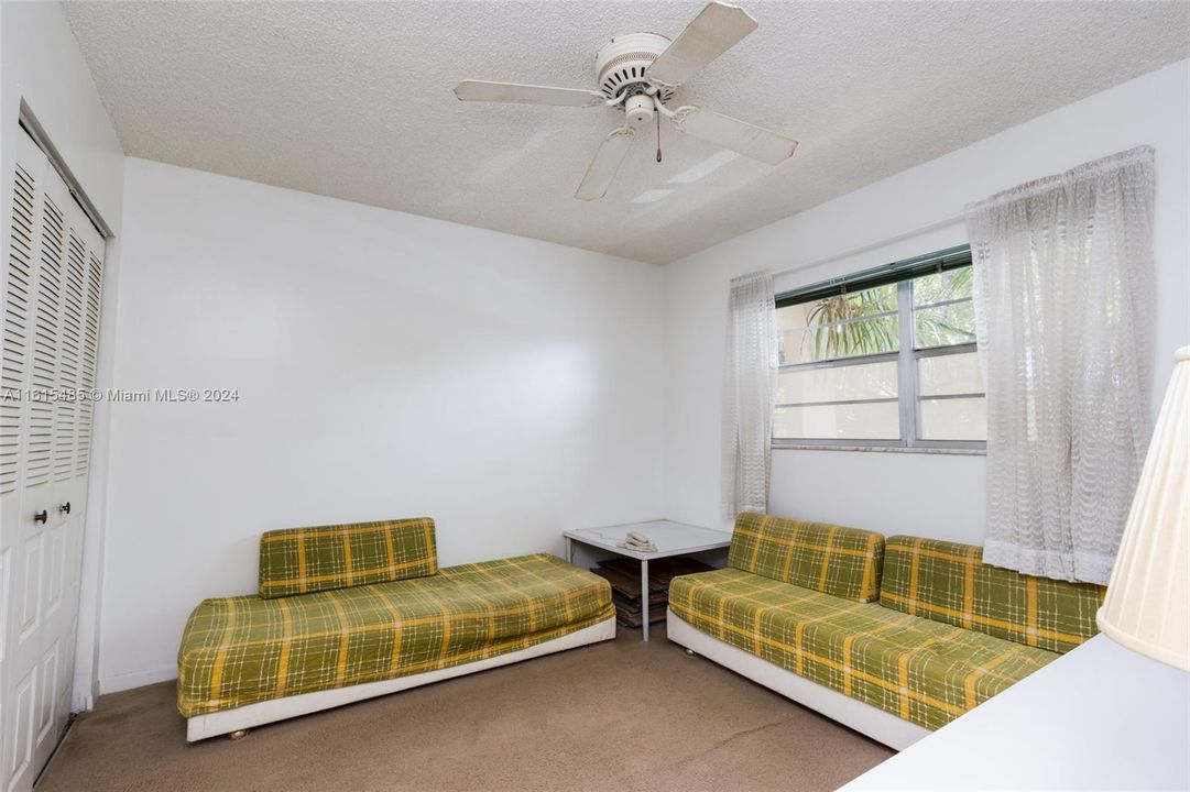 For Sale: $135,000 (2 beds, 2 baths, 930 Square Feet)