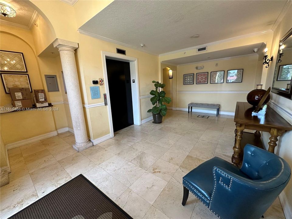 VILLA ISABELLA LOBBY WITH ELEVATOR