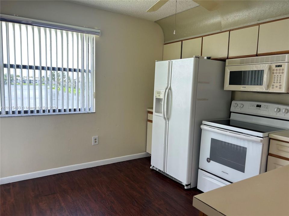 For Rent: $2,301 (3 beds, 2 baths, 1195 Square Feet)
