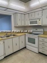 For Rent: $1,650 (1 beds, 1 baths, 940 Square Feet)