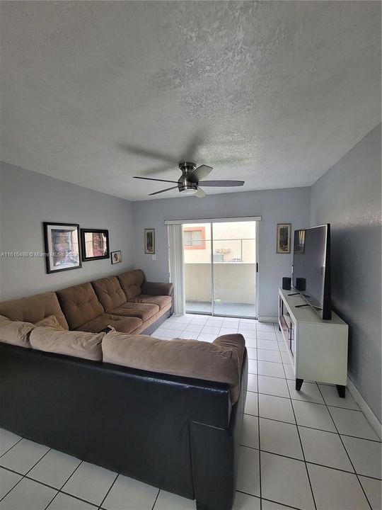 For Sale: $310,000 (2 beds, 2 baths, 1025 Square Feet)