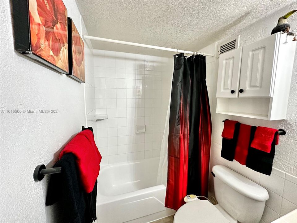 В аренду: $2,500 (1 спален, 1 ванн, 835 Квадратных фут)