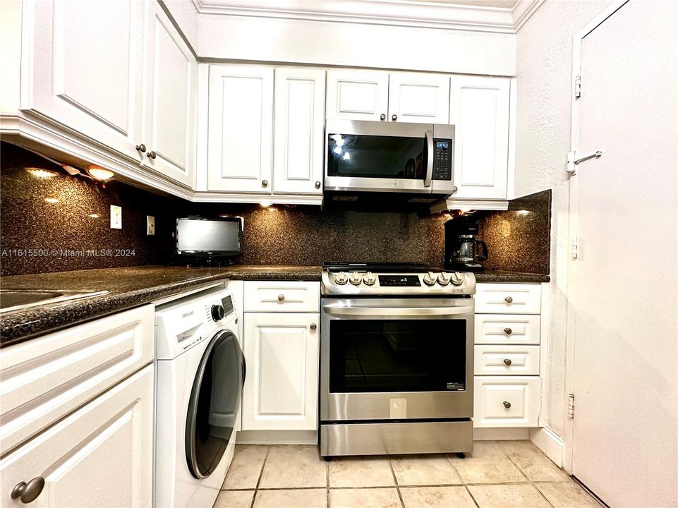 For Rent: $2,500 (1 beds, 1 baths, 835 Square Feet)