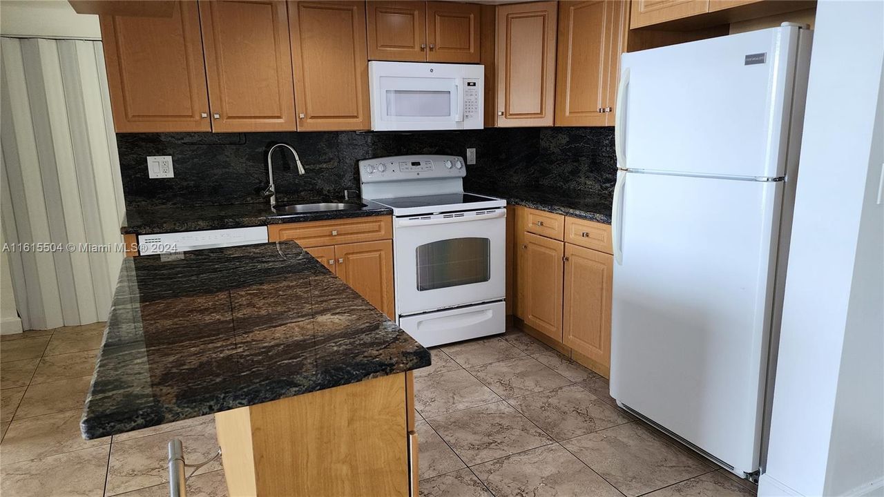 For Rent: $2,400 (2 beds, 2 baths, 973 Square Feet)