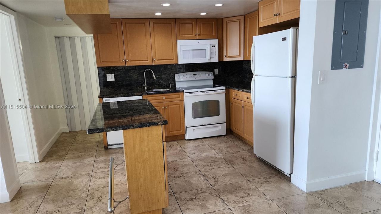 For Rent: $2,400 (2 beds, 2 baths, 973 Square Feet)