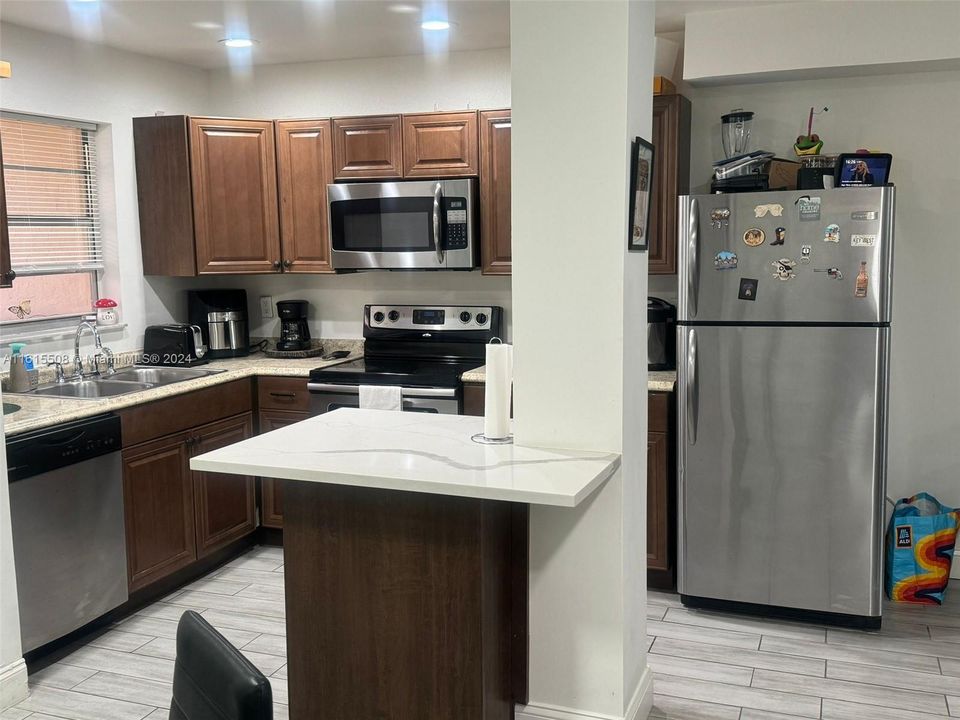 For Sale: $305,000 (2 beds, 1 baths, 1156 Square Feet)