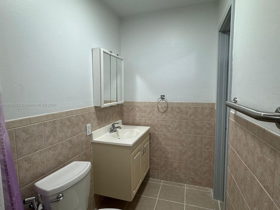 For Rent: $1,575 (1 beds, 1 baths, 300 Square Feet)