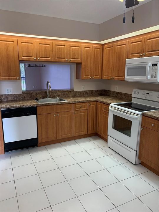 For Rent: $2,300 (2 beds, 2 baths, 1207 Square Feet)