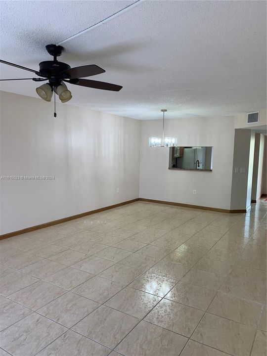 Active With Contract: $2,090 (2 beds, 2 baths, 1207 Square Feet)