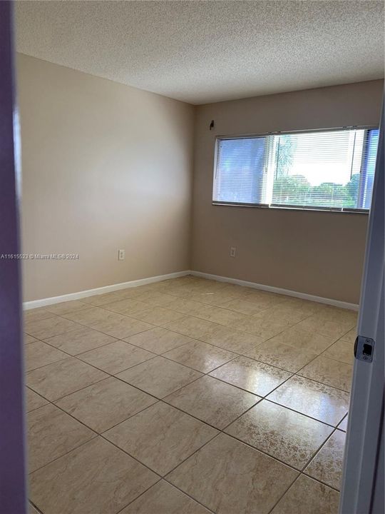 For Rent: $2,300 (2 beds, 2 baths, 1207 Square Feet)