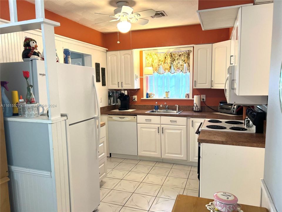 For Sale: $389,900 (3 beds, 1 baths, 1220 Square Feet)