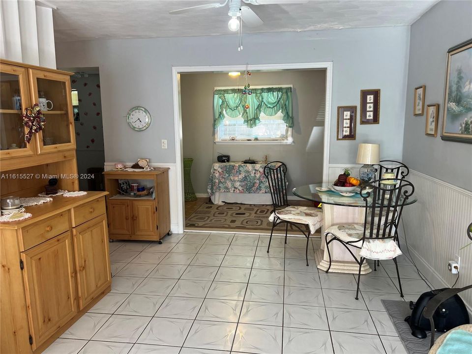 For Sale: $389,900 (3 beds, 1 baths, 1220 Square Feet)